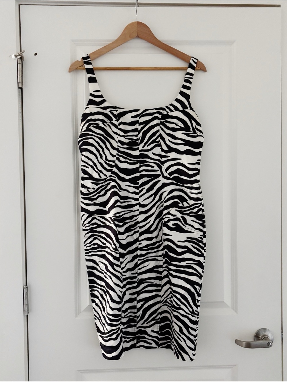 David Meister Zebra Print Seamed Sleeveless Sheath Dress Mob Wife